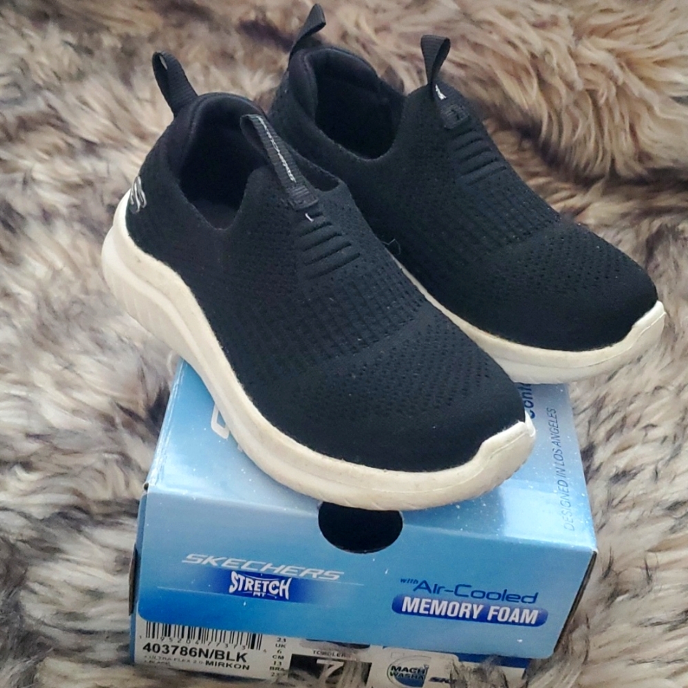Toddler Skechers Air-Cooled Memory Foam shoe Size 7